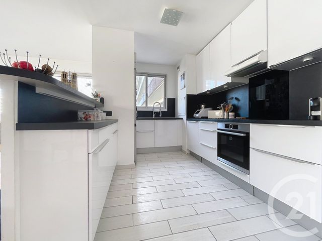 Afficher la photo en grand Appartement F3 à vendre - 3 pièces - 71.71 m2 - PUTEAUX - 92 - ILE-DE-FRANCE - Century 21 Cayla Immobilier